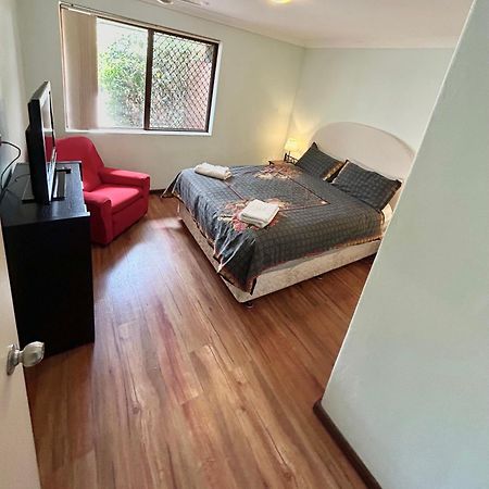 Geraldton Holiday Unit With Free Streaming Exterior photo