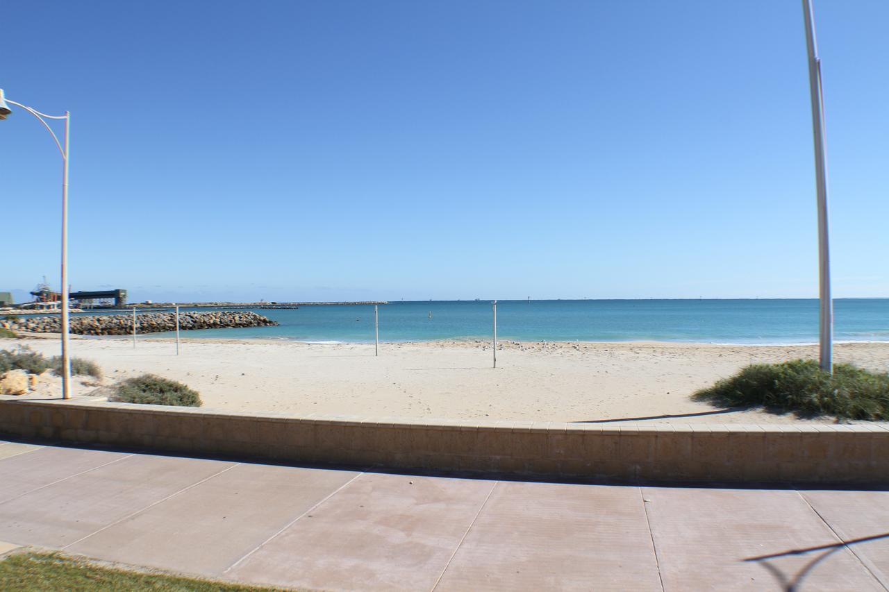 Geraldton Holiday Unit With Free Streaming Exterior photo