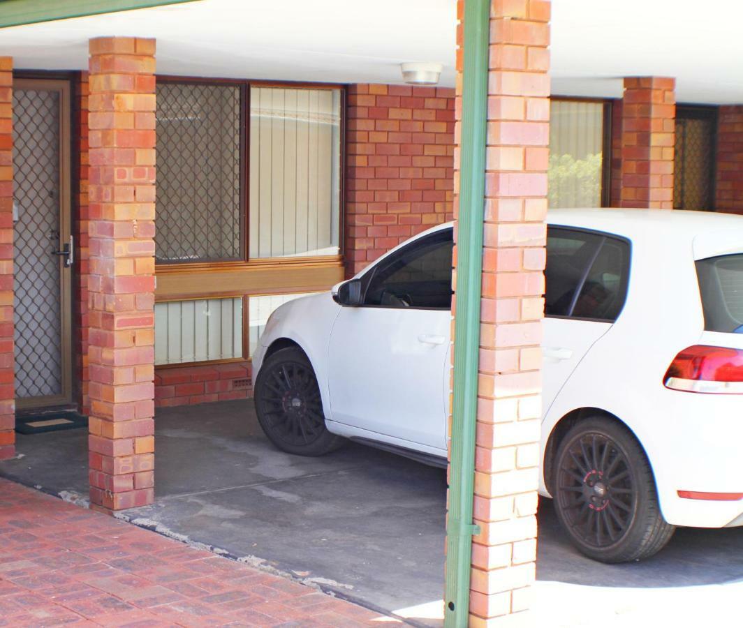 Geraldton Holiday Unit With Free Streaming Exterior photo